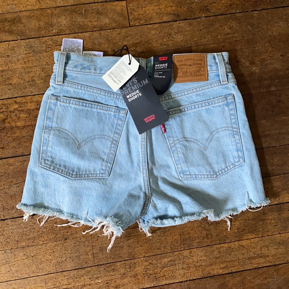 Levi’s Wedgie shorts - Picture 3 of 3
